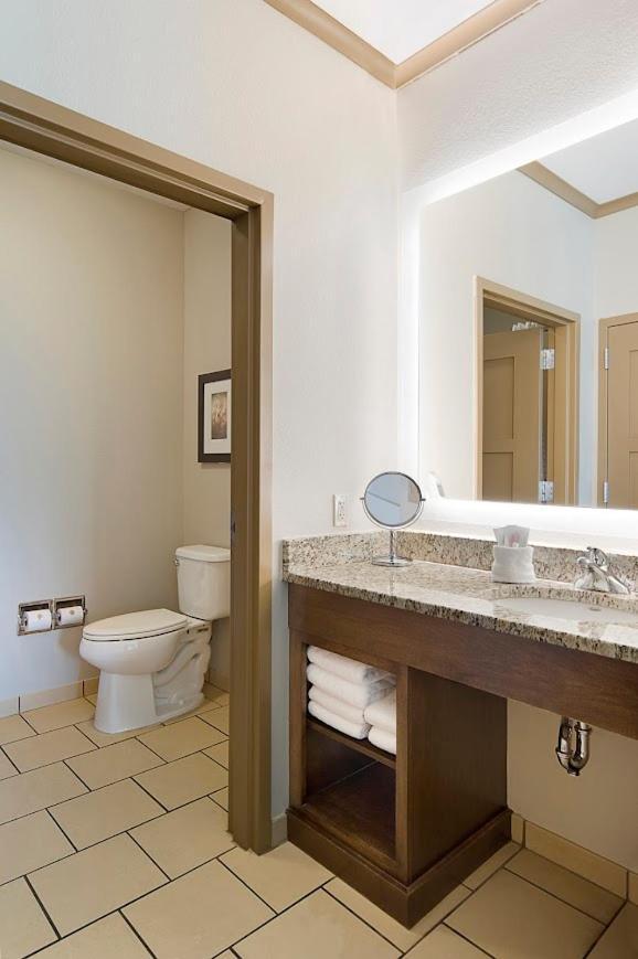 Clubhouse Hotel And Suites Pierre Dış mekan fotoğraf