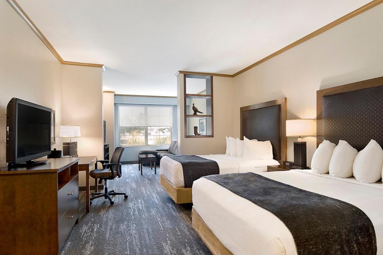 Clubhouse Hotel And Suites Pierre Dış mekan fotoğraf